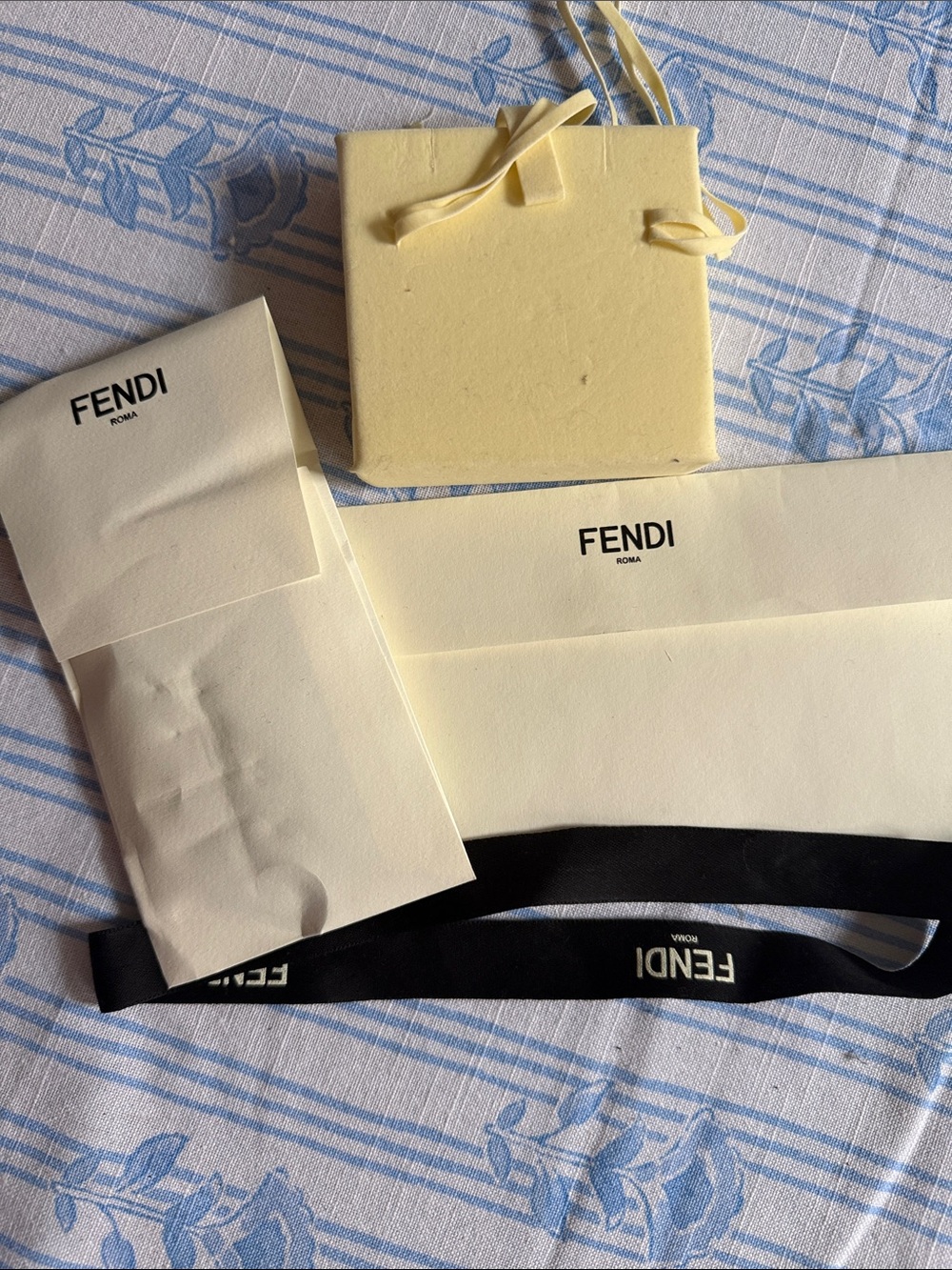 💛 NEW Fendi laces Yellow and Black Branded Packaging Set